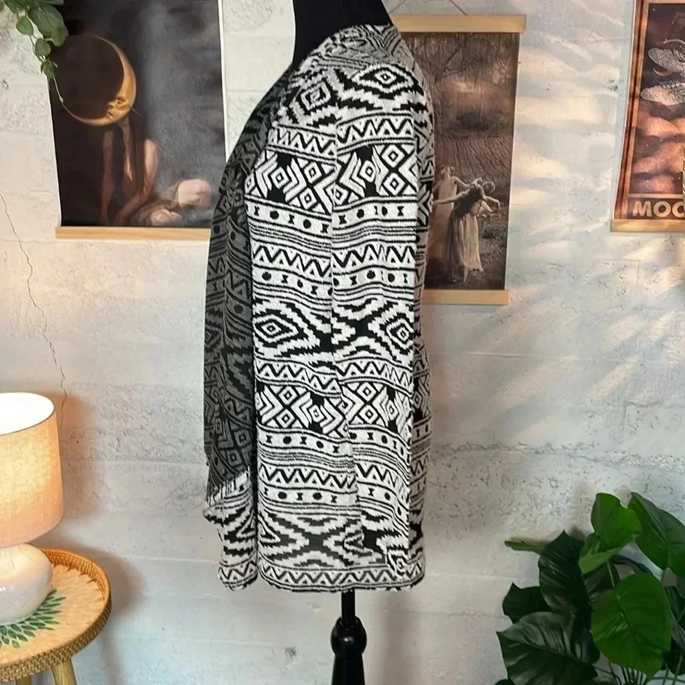 American eagle black and white open front cardigan size medium